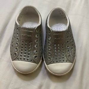 Silver glitter native shoes. Size C5.